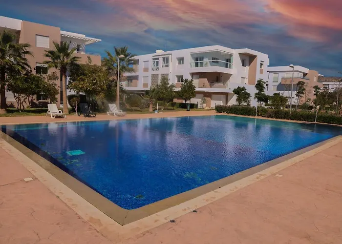 Appartement Vue Sur Piscine Et Sur Mer