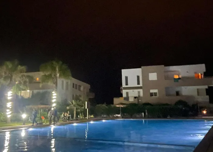 Appartement Vue Sur Piscine Et Sur Mer