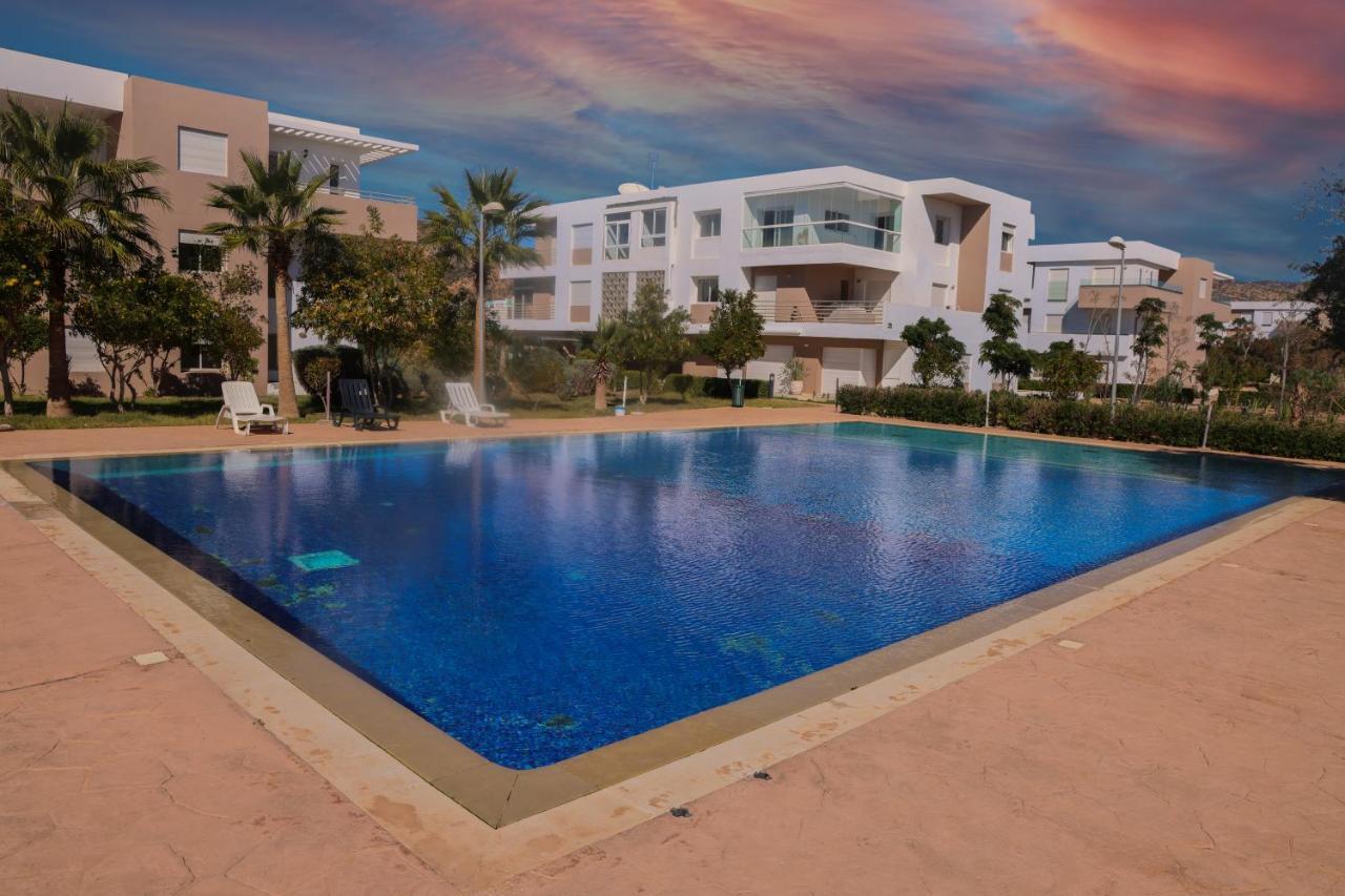 Vue Sur Piscine Et Sur