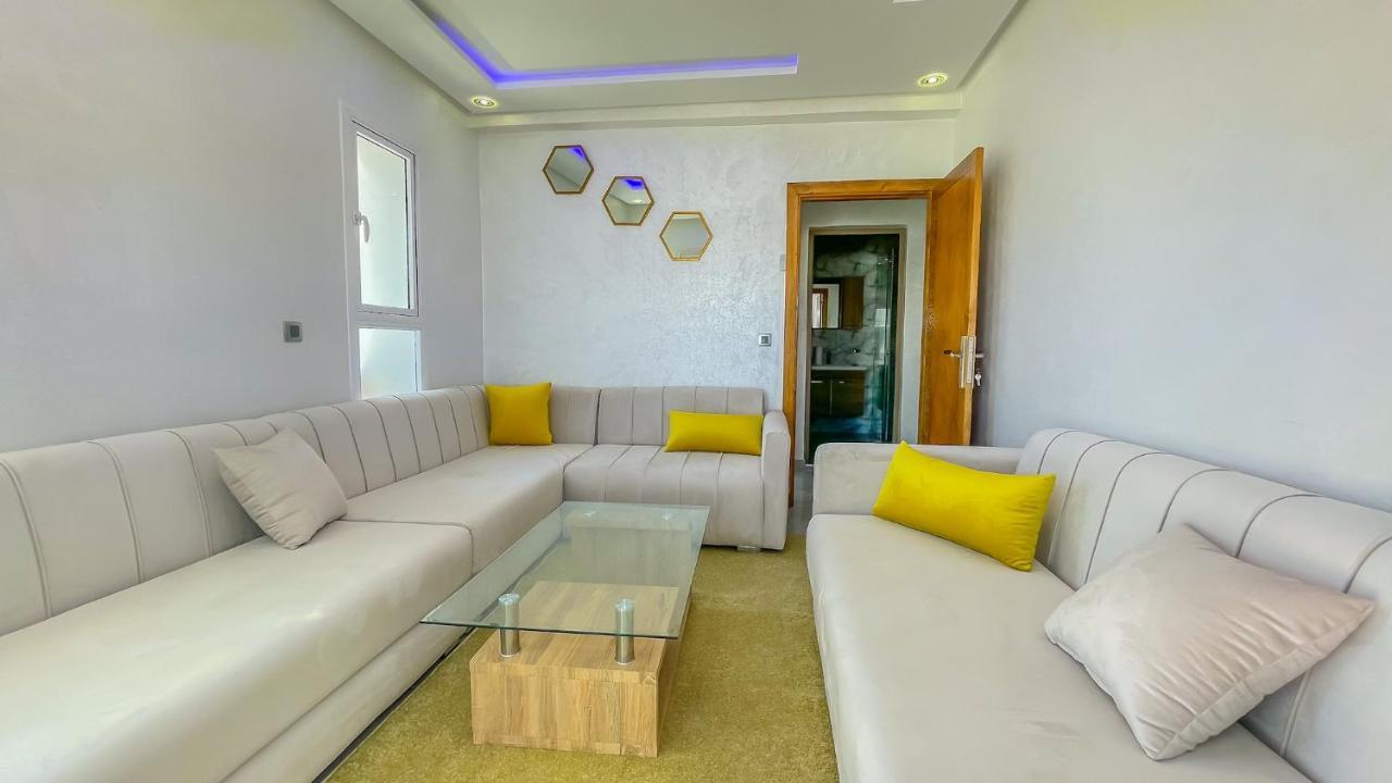 Vue Sur Piscine Et Sur Apartment
