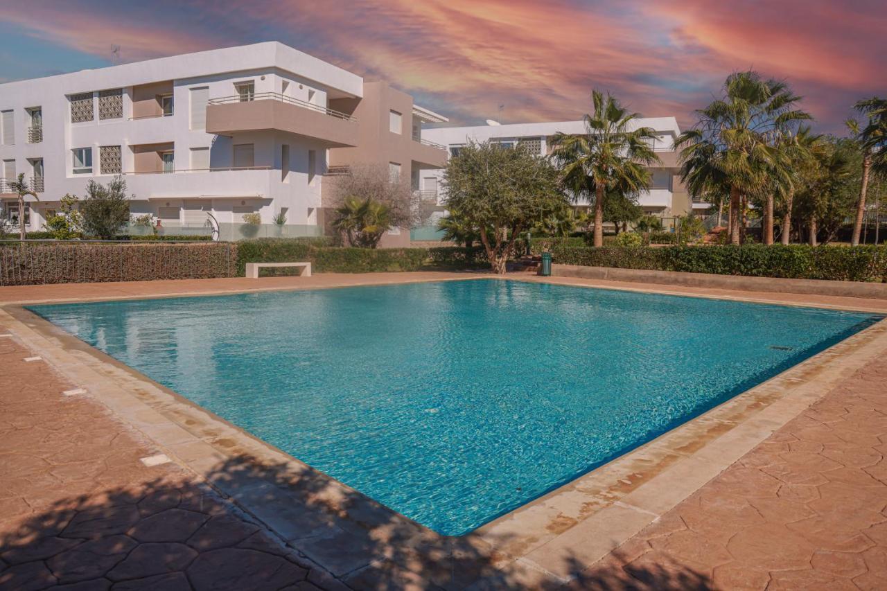 Vue Sur Piscine Et Sur Apartment *