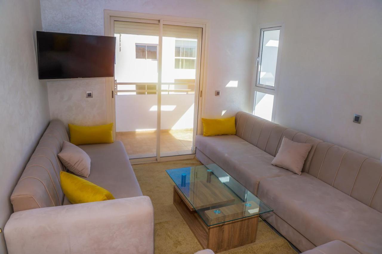 Vue Sur Piscine Et Sur Apartment