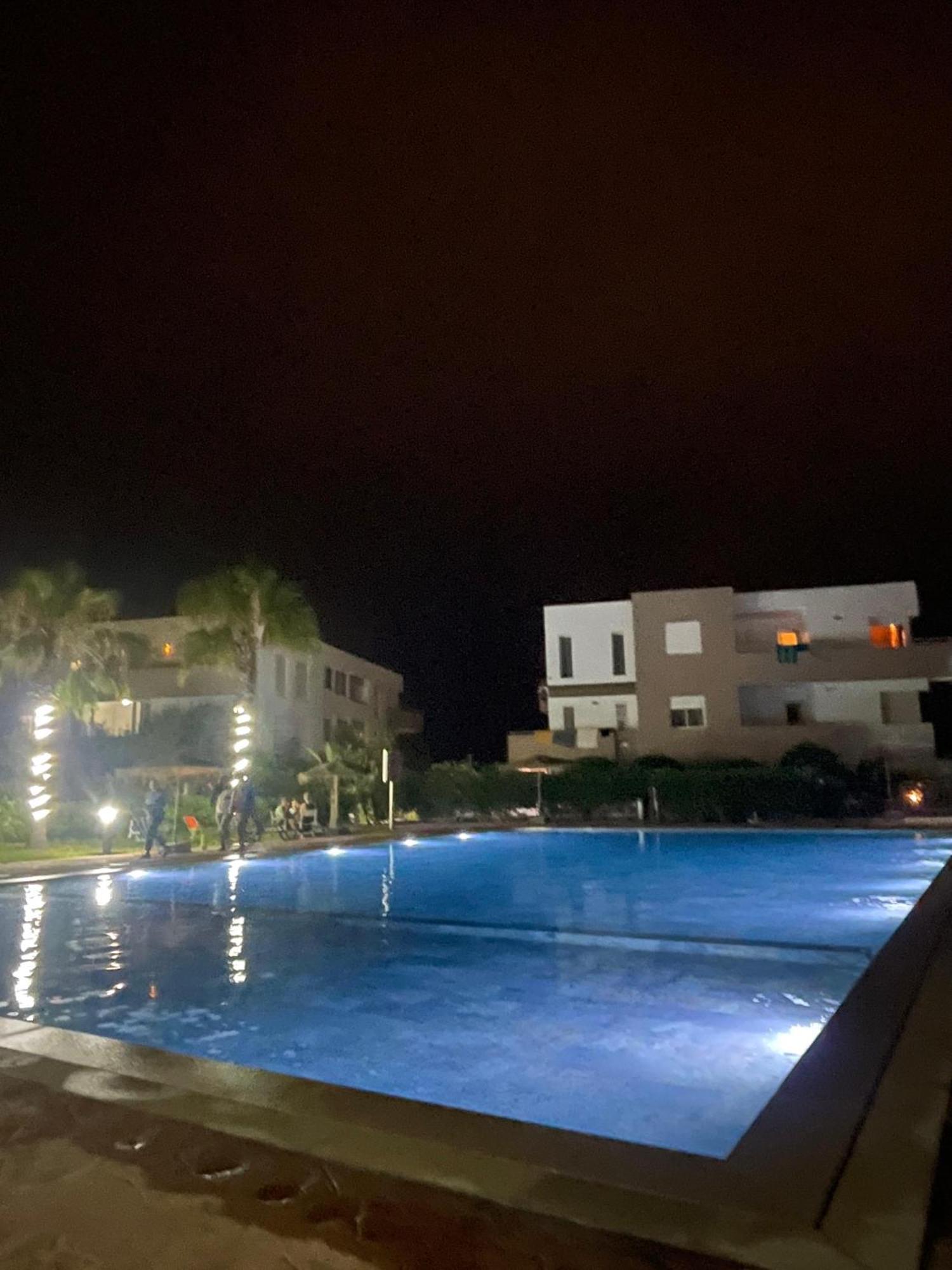 Vue Sur Piscine Et Sur *